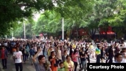 茂名數千民眾3月30號舉行示威，抗議政府建PX項目 (目擊者提供)