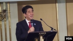 2013年4月日本首相安倍访问莫斯科，对两国工商界发表演讲。 （美国之音白桦拍摄）