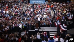 奥巴马9月26日在俄亥俄州的博林格林州立大学发表竞选演说