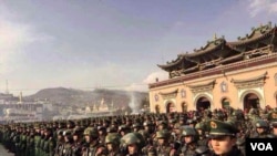 青海塔尔寺酥油花展在军警严管下进行