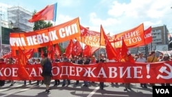 反政府示威保持势头 普京新招寻求支持