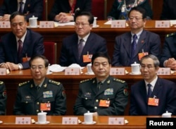 中国国防部长常万全（前排中间）在人大会议上（2013年3月16日）