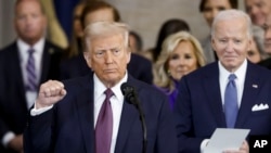 Дональд Трамп в день инаугурации 20 января. Справа от него — Джо Байден.