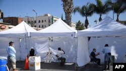 美国加州洛杉矶的一处新冠病毒检测站。