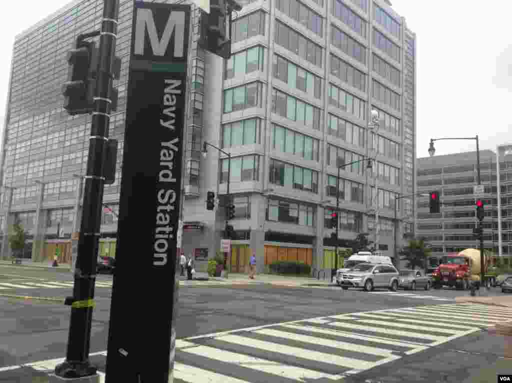 地铁正常运营但街上商店都关门了(美国之音杨晨拍摄)