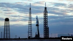 Ракета New Glenn ожидает первого запуска на стартовой площадке на мысе Канаверал, штат Флорида, 10 января 2025