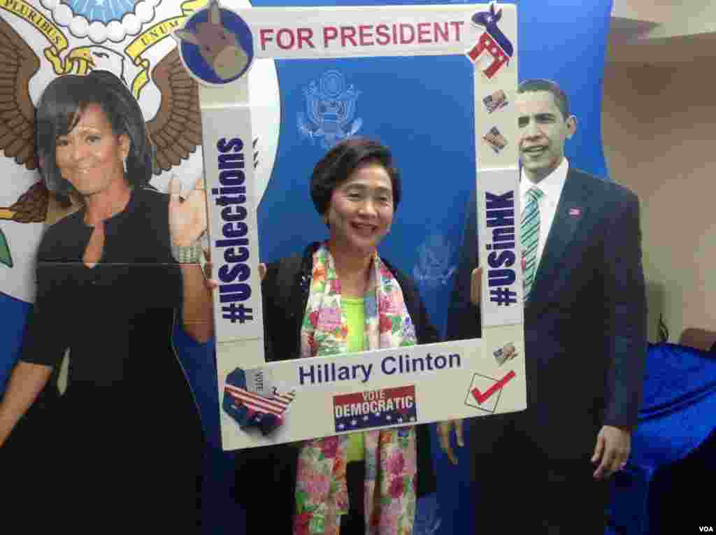 美驻港总领馆举办观摩美大选活动 (美国之音海彦拍摄)