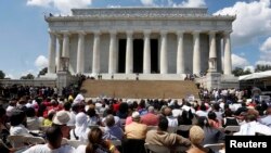 華盛頓林肯紀念堂。50年前馬丁.路德.金在此發表“我有一個夢”的著名演講。 