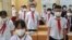 Học sinh ở một trường tiểu học ở Việt Nam trong giai đoạn COVID-19.