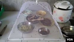 2） 中国员工自己准备的饭菜