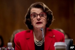 代表加利福尼亚州的民主党参议员黛安·范斯坦（Dianne Feinstein）