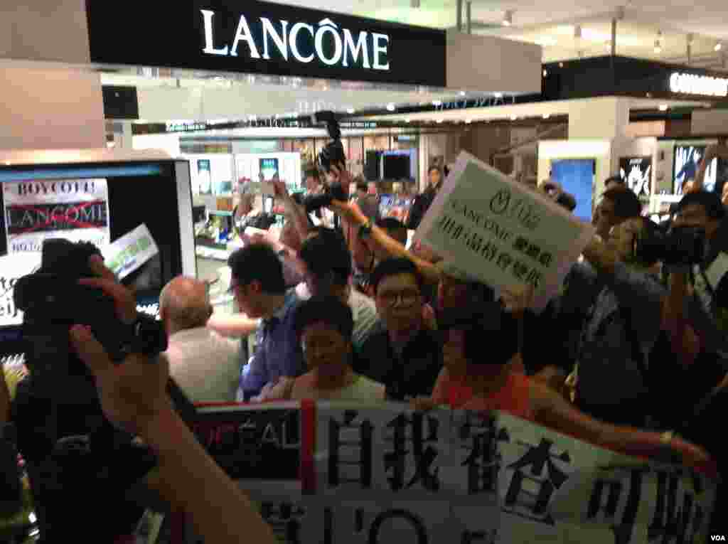 香港十六個政黨和團體銅鑼灣時代廣場抗議Lancome 