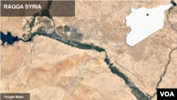 伊斯蘭國武裝人員和美國支持的庫爾德部隊，星期天在距伊斯蘭國聖戰組織事實上的首都拉卡大約50公里的一個空軍基地爆發激烈戰鬥。圖為拉卡地理位置。