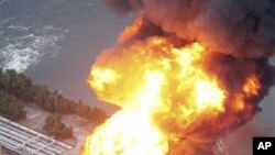 3月11日地震后东京附近一家炼油厂起火