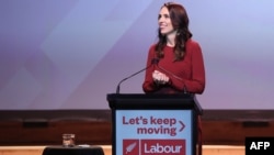 新西蘭總理傑辛達·阿德恩(Jacinda Ardern)在工黨獲勝後的聚會上發表講話。 （2020年10月17日）