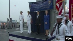 美國常駐東亞地區的海軍第7艦隊旗艦“藍嶺號”抵達中國南海艦隊總部湛江訪問，受到歡迎。（視頻截圖）