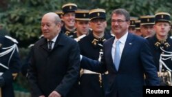 Министр обороны США Эштон Картер перед встречей в Брюсселе