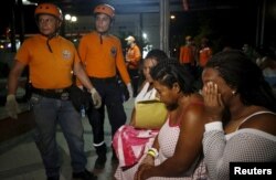 2016年4月16日厄瓜多尔发生强震后现场的救援人员和民众（2016年4月16日）