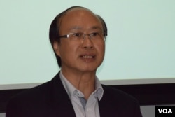 公共專業聯盟政策召集人黎廣德表示，將會開放讓公眾參與網上聯署。(美國之音湯惠芸)