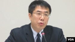 台湾在野党民进党立委黄伟哲（美国之音张永泰拍摄）