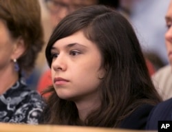 妮可·梅因斯(Nicole Maines)2013年在緬因州最高法院