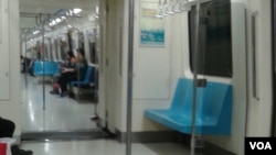 台北捷运列车上(2016年4月4日 美国之音齐勇明拍摄)