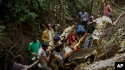 Namoota gaazii nama imimmaaneessu fi dhukaasa jalaa kaachutti booloo seenaan fi tattaafii jarreen midhaman baasuu, Bishooftuu, Oromiyaa, Onk. 2, 2016