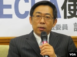 台湾陆委会企划处处长 杨家骏(美国之音记者 张永泰拍摄)