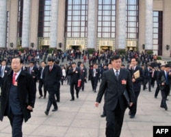 2009年“两会”代表步出人大会堂(资料照片)