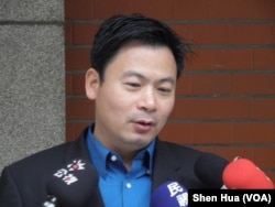 国民党籍立委吴育仁3月15日在立法院(美国之音申华拍摄)