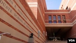 洛杉矶加大的安德森管理学院大楼（美国之音国符拍摄）