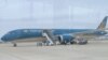 Máy Boeing 787 của Vietnam Airlines. Quốc hội Việt Nam đang xem xét cho phép huy động tới 22 nghìn tỷ đồng để giúp cho hãng hàng không của Việt Nam "tháo gỡ khó khăn".