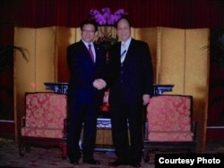 海基会董事长林中森（右）会晤海协会会长陈德铭。(台湾海基会)