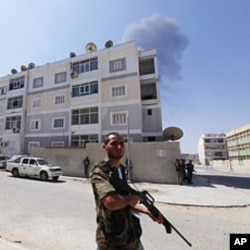 的黎波里反政府軍控制大部份平民逃離後的地區