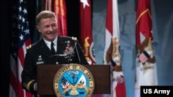 陸軍上將麥康維爾上將2019年3月出席一個活動（美國陸軍照片）