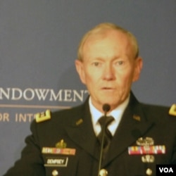 美国参谋长联席会议主席邓普西将军 (美国之音张蓉湘拍摄)