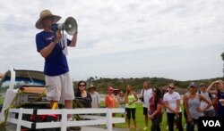 召集義工（美國之音國符拍攝）