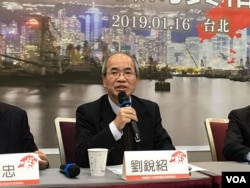 香港時事評論員、前《文彙報》駐北京記者劉銳紹（美國之音許寧攝影）