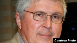 “加州教师联合会”的副主席加里•拉瓦尼(Gary Ravani)