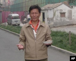 “我想有个家”行为艺术图片之二董继勤