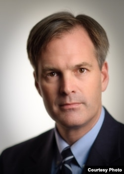 伊利诺伊州洛约拉大学刑法学教授戴恩•西奥利诺(Dane Ciolino)