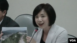 民进党立委何欣纯质疑国防漏洞 (美国之音杨晨)