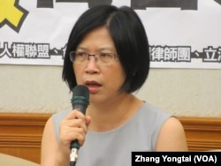 台湾法轮功律师团发言人朱婉琪 (美国之音张永泰拍摄)