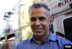 星线旅游公司总裁费伦蒂诺斯（美国之音国符拍摄）