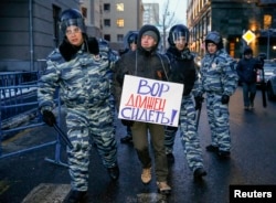 莫斯科警察拘留了纳瓦尔尼的一名支持者