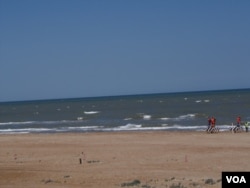 俄罗斯一侧的里海.里海岸边的中亚国家哈萨克斯坦,土库曼斯坦,以及阿塞拜疆不满俄罗斯不久前从里海发射巡航导弹空袭叙利亚境内目标。