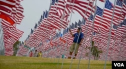 旗海是摄影焦点（美国之音国符拍摄）