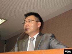 国民党立委江启臣 (美国之音 申华拍摄)