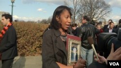 帕米拉.波斯利的兒子死於槍擊案