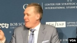 战略与国际研究中心中国研究负责人张克胜2019年3月20日在有关中国崛起的研讨会上发言（美国之音莉雅拍摄）。